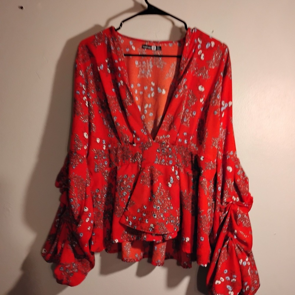 Boohoo, Sz.12, Womens Top, Red Floral, Puff Sleeves, Spring, Summer Cleavage